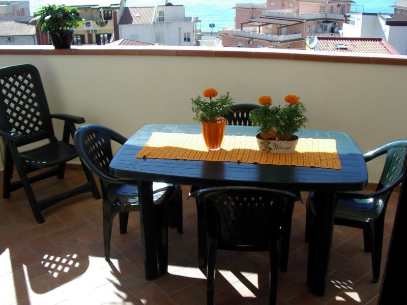 foto 8 Huurhuis van particulieren Capo d'Orlando appartement Sicili Messina (provincie) Terras