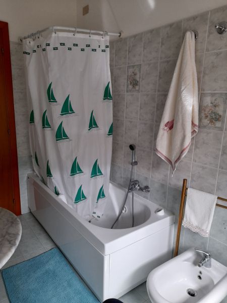 foto 14 Huurhuis van particulieren Marotta appartement Marken Pesaro Urbino (provincie) badkamer