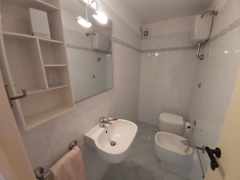 foto 7 Huurhuis van particulieren San Vincenzo appartement   badkamer 1
