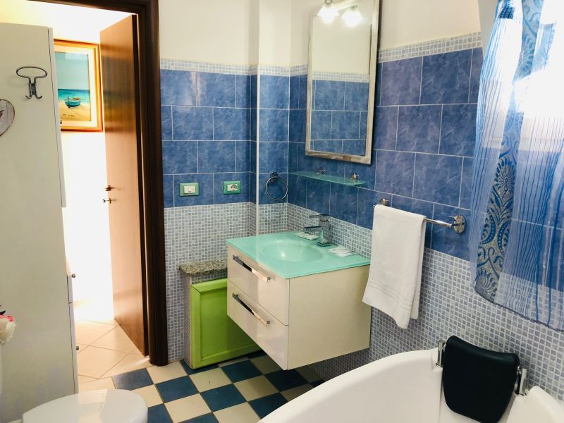 foto 12 Huurhuis van particulieren Valledoria appartement   badkamer 1