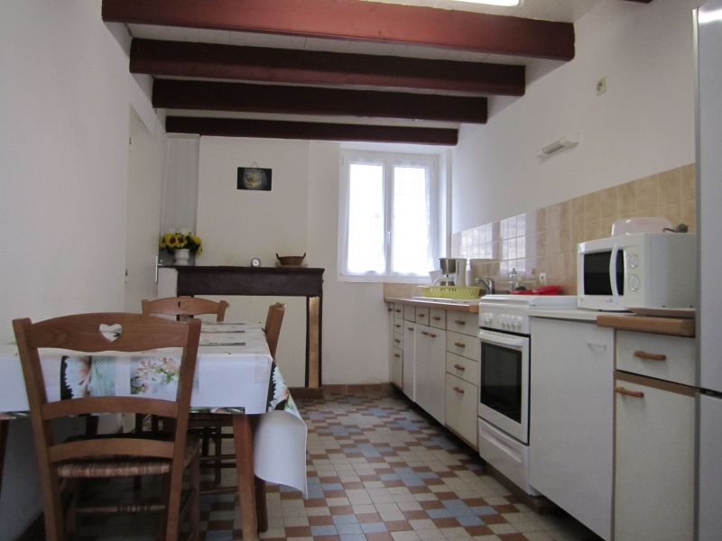 foto 2 Huurhuis van particulieren Ars en R maison Poitou-Charentes Charente-Maritime Gesloten keuken