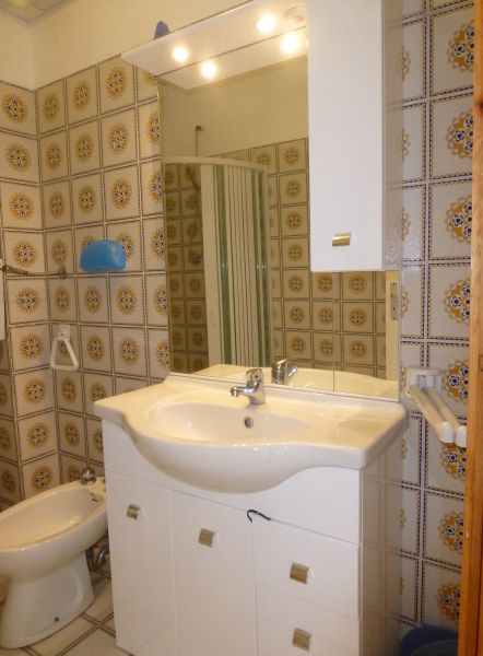 foto 7 Huurhuis van particulieren San Vincenzo appartement Toscane  badkamer