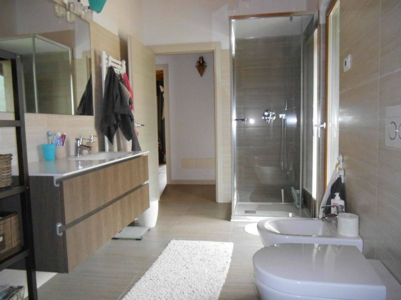 foto 15 Huurhuis van particulieren Tenno appartement   badkamer