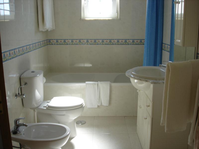 foto 6 Huurhuis van particulieren Olhos de Agua appartement Algarve  badkamer