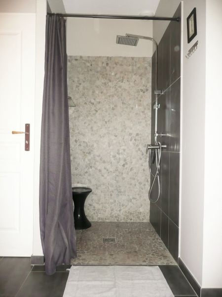 foto 5 Huurhuis van particulieren Ghisonaccia    badkamer