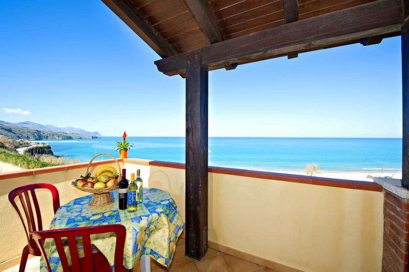 foto 7 Huurhuis van particulieren Castellammare del Golfo villa Sicili Trapani (provincie) Uitzicht vanaf het balkon