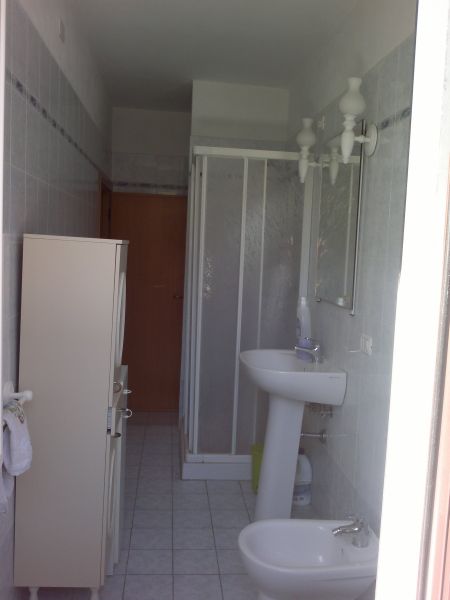 foto 8 Huurhuis van particulieren San Vincenzo appartement Toscane Livorno (provincie) badkamer