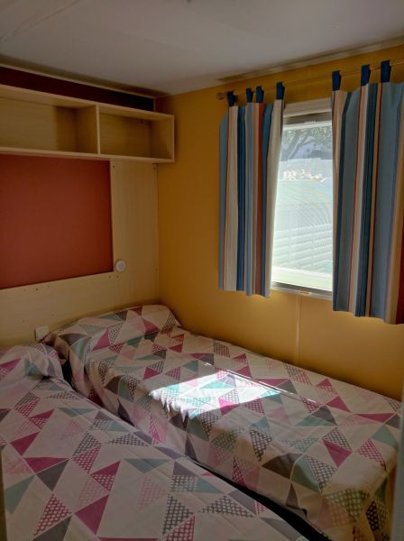 foto 6 Huurhuis van particulieren La Cotinire mobilhome Poitou-Charentes Charente-Maritime slaapkamer 2