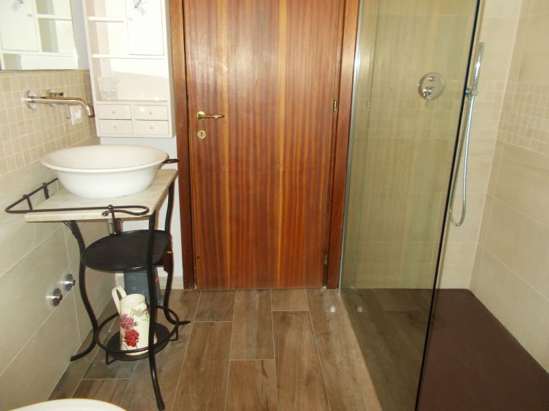 foto 10 Huurhuis van particulieren Maccagno appartement Lombardije Varese (provincie) badkamer